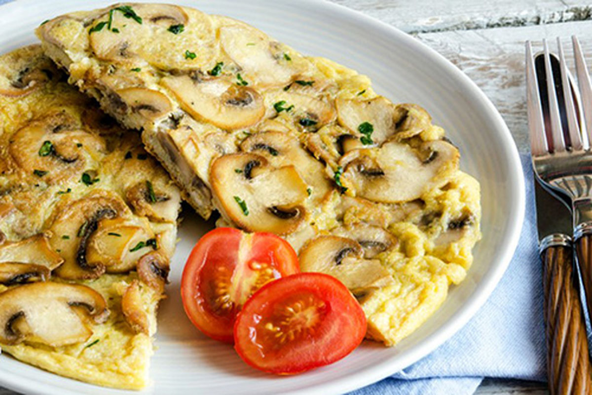 طرز تهیه املت قارچ با پنیر یک صبحانه ساده و مقوی