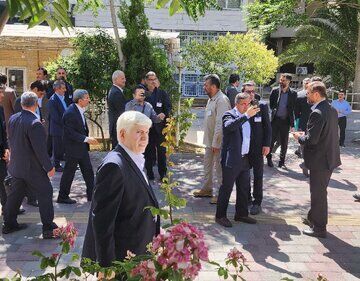  تصویر کمتر دیده شده از حادثه ای که احمدی‌نژاد امروز از آن جان سالم به در برد/ تصویر