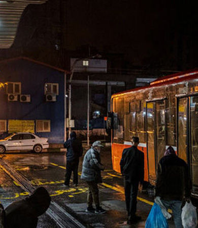 واکنش جالب زن جوان به هوس بازی مردان بی‌شرم در اتوبوس! +فیلم