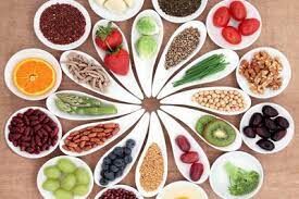 نقش تغذیه در ابتلا به نقرس؛ چه مواد غذایی باعث بروز این بیماری می‌شوند