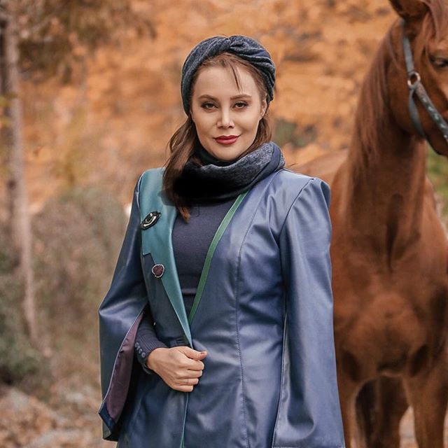   آرام جعفری در آغوش صمیمی خواننده غیرمجاز آنور آبی!/ عکس