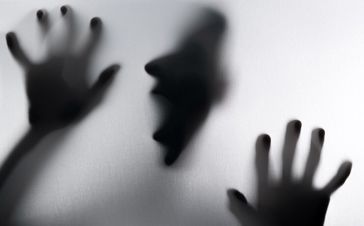 دست درازی ۲ مرد به یک پسر 