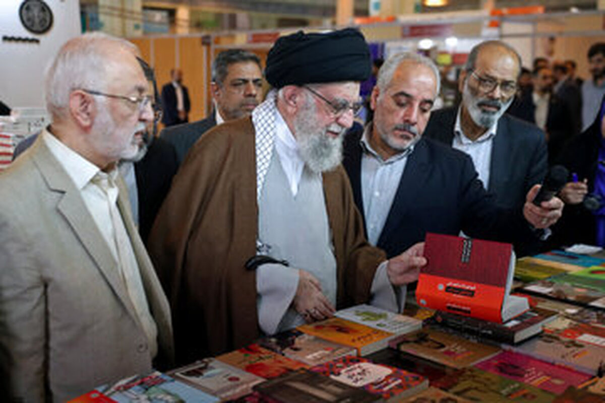 پاسخ خبرساز رهبر انقلاب به اشتیاق مردم برای مشاهده نمونه پهپاد شاهد ۱۳۶

