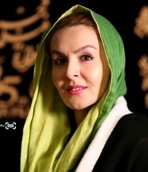 «آزیتا ترکاشوند» با چادر نماز در حرم امام رضا (ع)