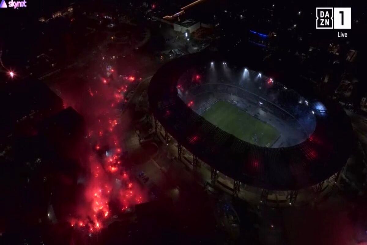 ببینید اولین تصاویر از آتش‌بازی دیدنی هواداران ناپولی!