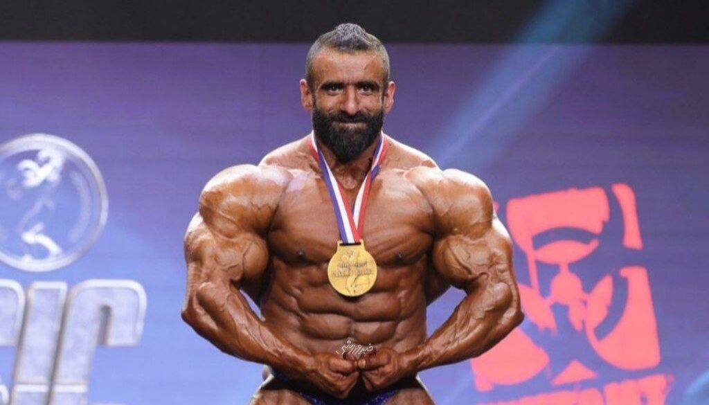 مجسمه هادی چوپان ساخته شد + فیلم و عکس باورنکردنی