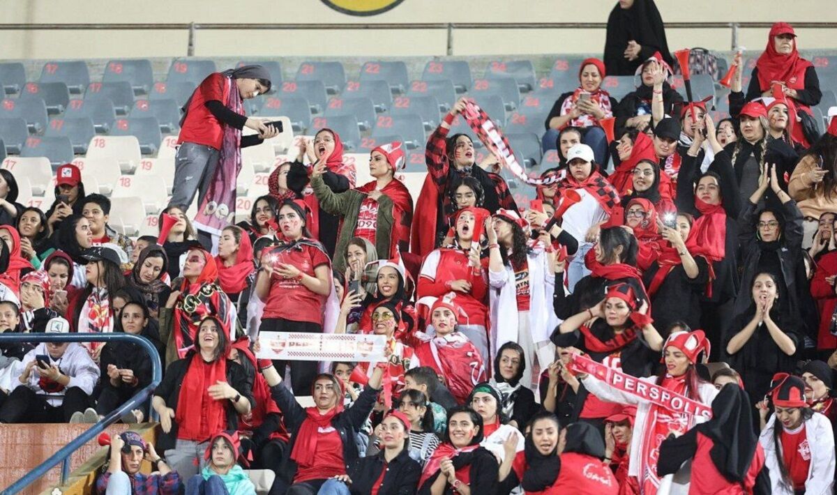 هوادار چالشی پرسپولیس در تخت جمشید + عکس