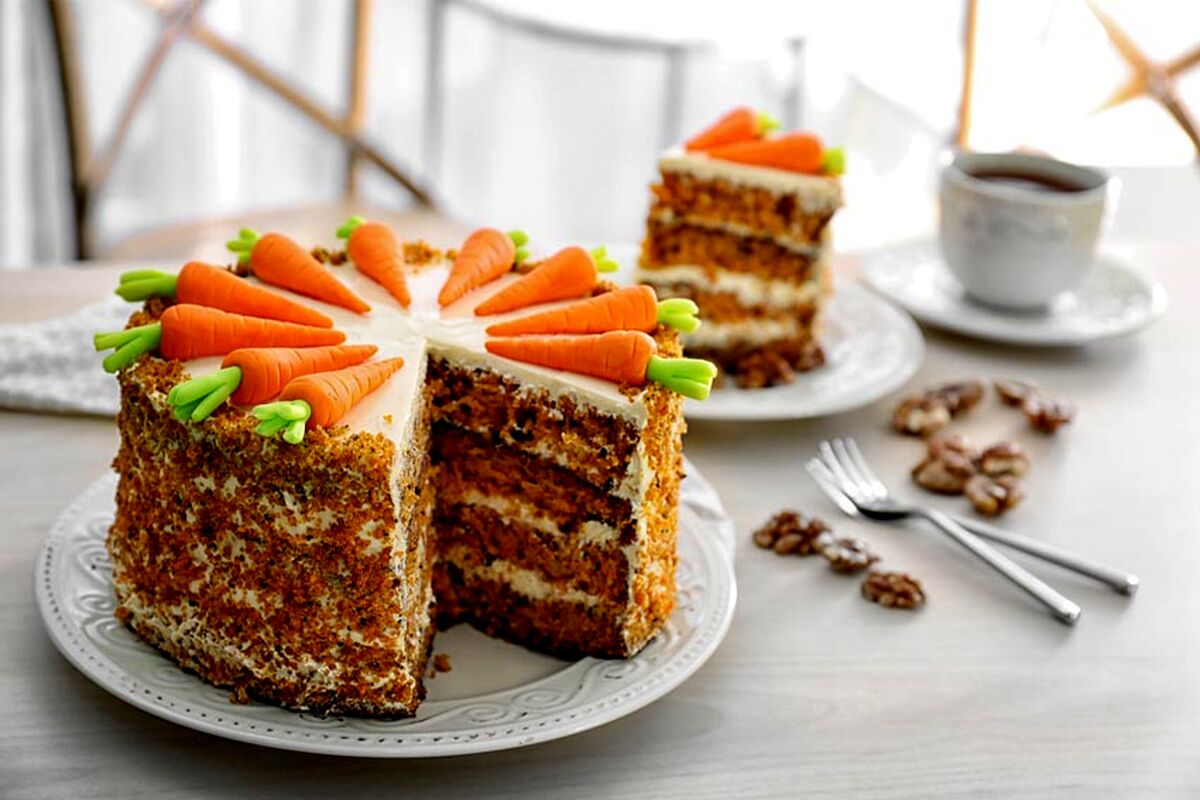 طرز پخت کیک هویج خانگی بدون فر+مواد لازم برای ۸ نفر