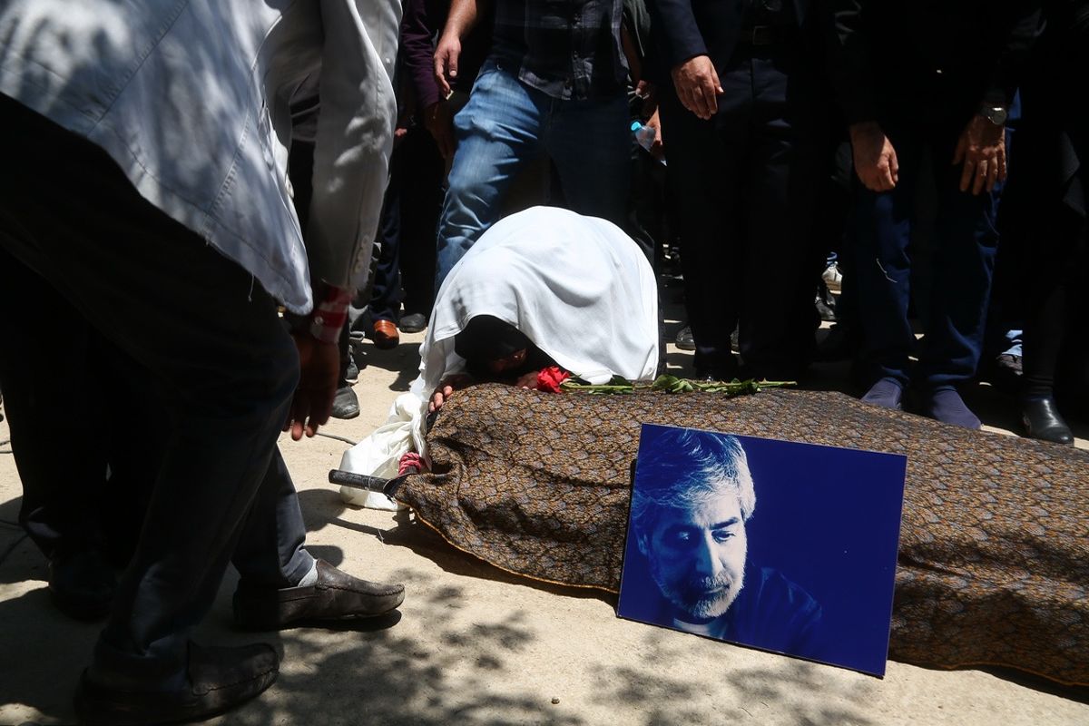 اولین ویدئوی جنجالی از مراسم تشییع حسین زمان در بهشت زهرا!/ فیلم