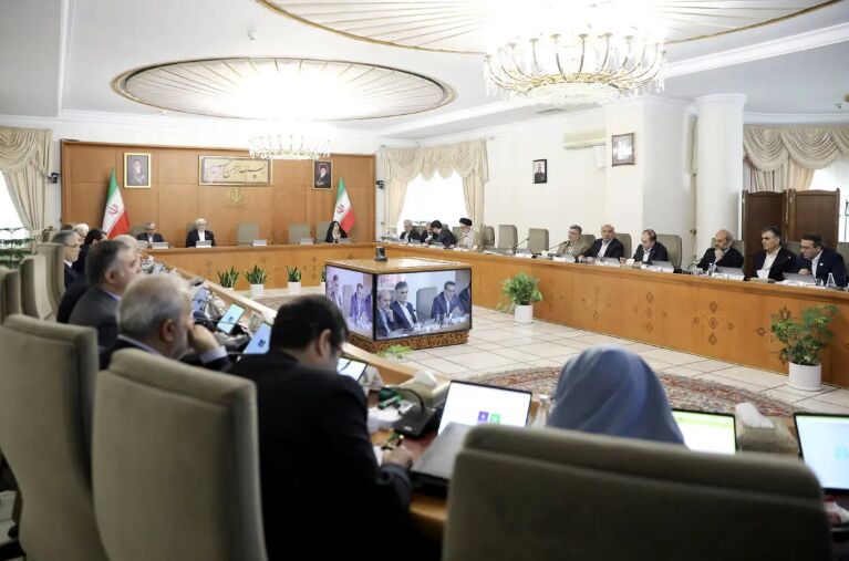 عارف: صحبتی که بوی کاهش وحدت بدهد را مطرح نکنید!