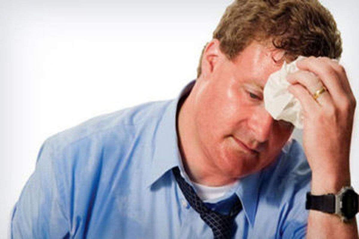 عرق کردن این وقت روز علامت سرطان است!