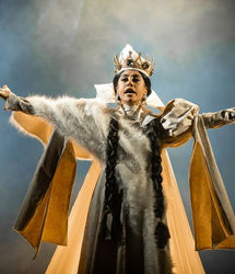 هنرنمایی فرهاد آییش، الناز ‌حبیبی و وحید ‌آقاپور روی صحنه