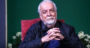 قاب صمیمیِ دو اسطوره، بهروز وثوقی در آغوش چنگیز جلیلوند