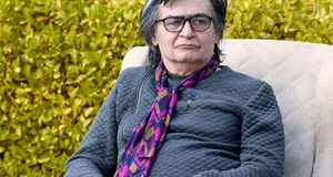 رضا رویگری در پشت‌صحنه «یوزپلنگ» در کنار جمشید هاشم‌پور