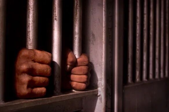 دخترم را  ضربات چاقو کشتم، چون بعد از طلاق از شوهرش می‌خواست تنها زندگی کند و...

