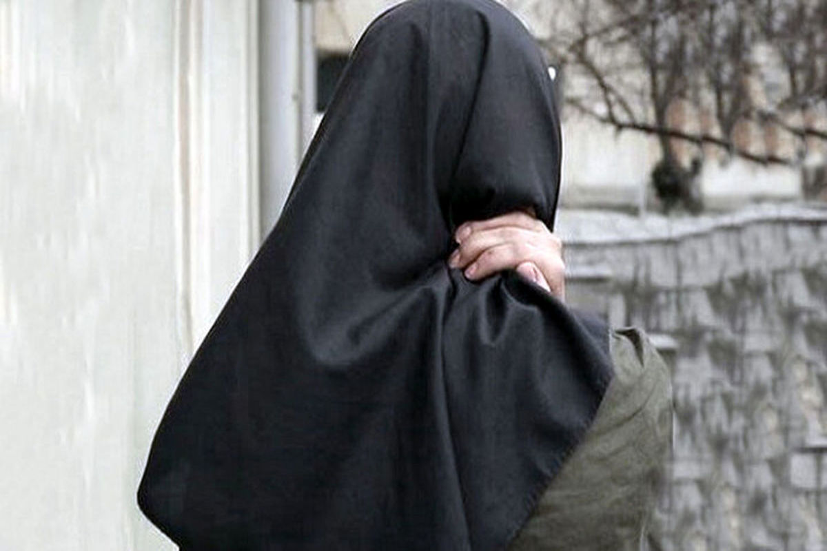 فکرش را نمی کردم که شوهرم در خانه دوربین گذاشته و هر روز من را در حال...!
