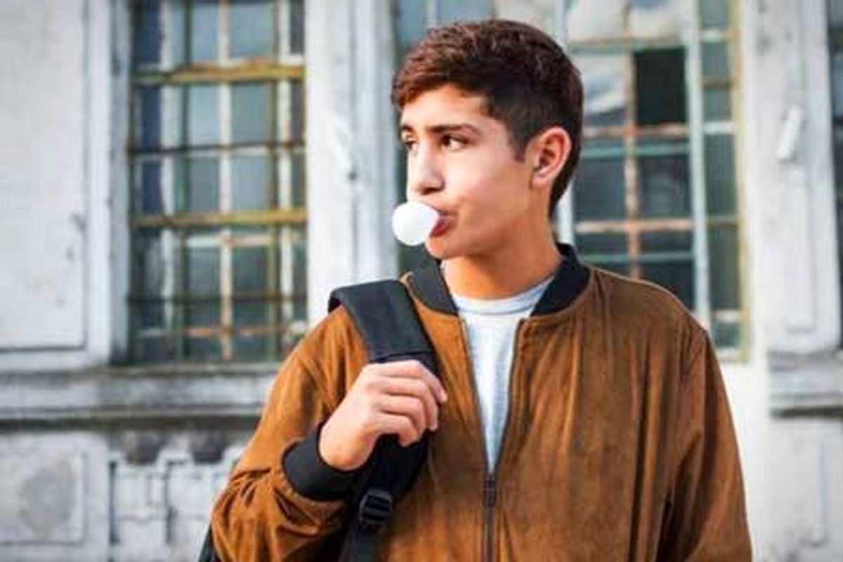به این دلیل هرگز آدامس را قورت ندهید!
