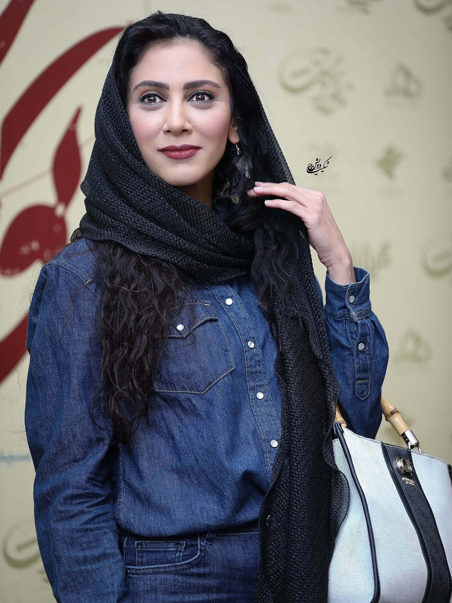 ژست جذاب و دلبرای مونا فرجاد در عکس جدیدش
