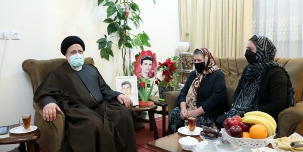 حضور رئیسی در منزل شهید مسیحی (+عکس) 