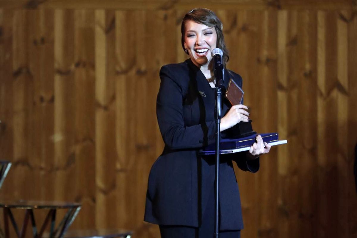 استایل شیک و مجلسی صدف اسپهبدی در اکران یک فیلم