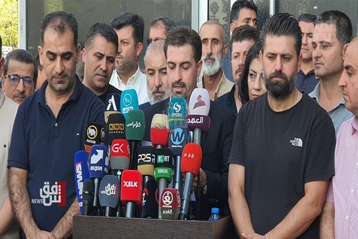 معلمان به دلیل عدم پرداخت معوقات دست به اعتصاب زدند 