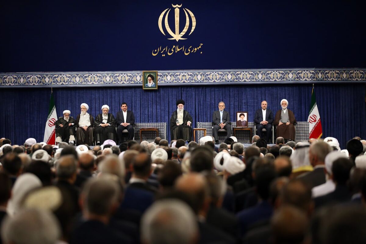 عکسی دیده نشده از نماینده طالبان در مراسم تنفیذ پزشکیان

