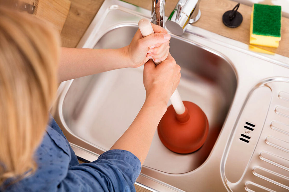 ۴ روش برای باز کردن گرفتگی سینک ظرفشویی