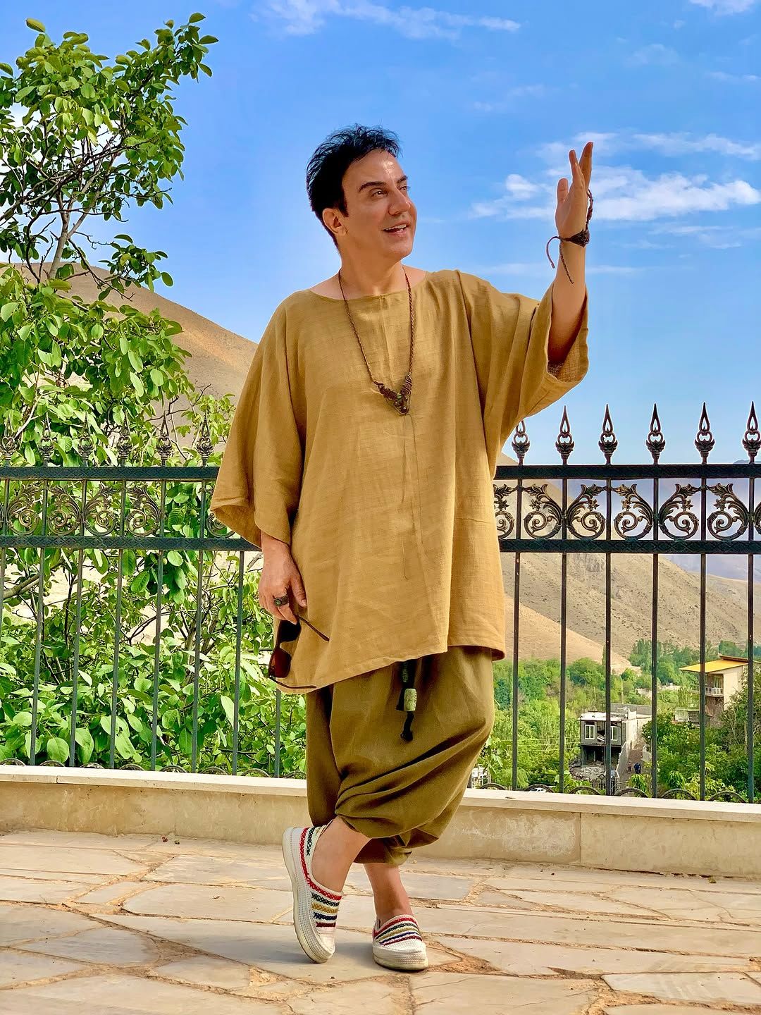 استوری جالب و بامزه عمو پورنگ با پریناز ایزدیار