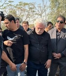 گریه‌های یواشکی همسر زویا امامی در مراسم خاکسپاری