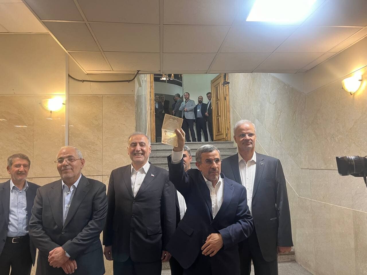 ویدئویی خبرساز  و پربازدید از نحوه شروع سخنرانی انتخاباتی محمود احمدی‌نژاد