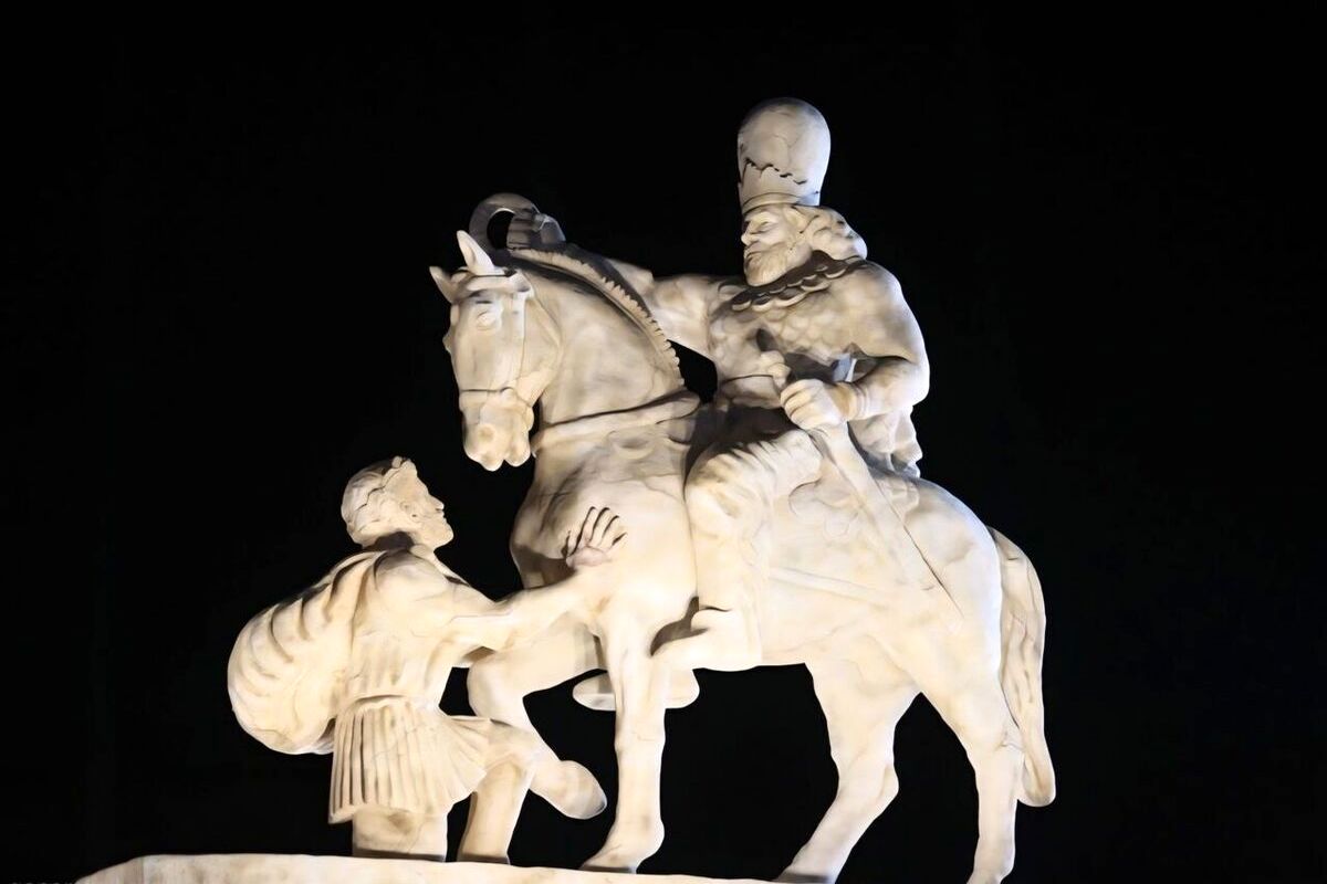 مجسمه والرین رونمایی شد