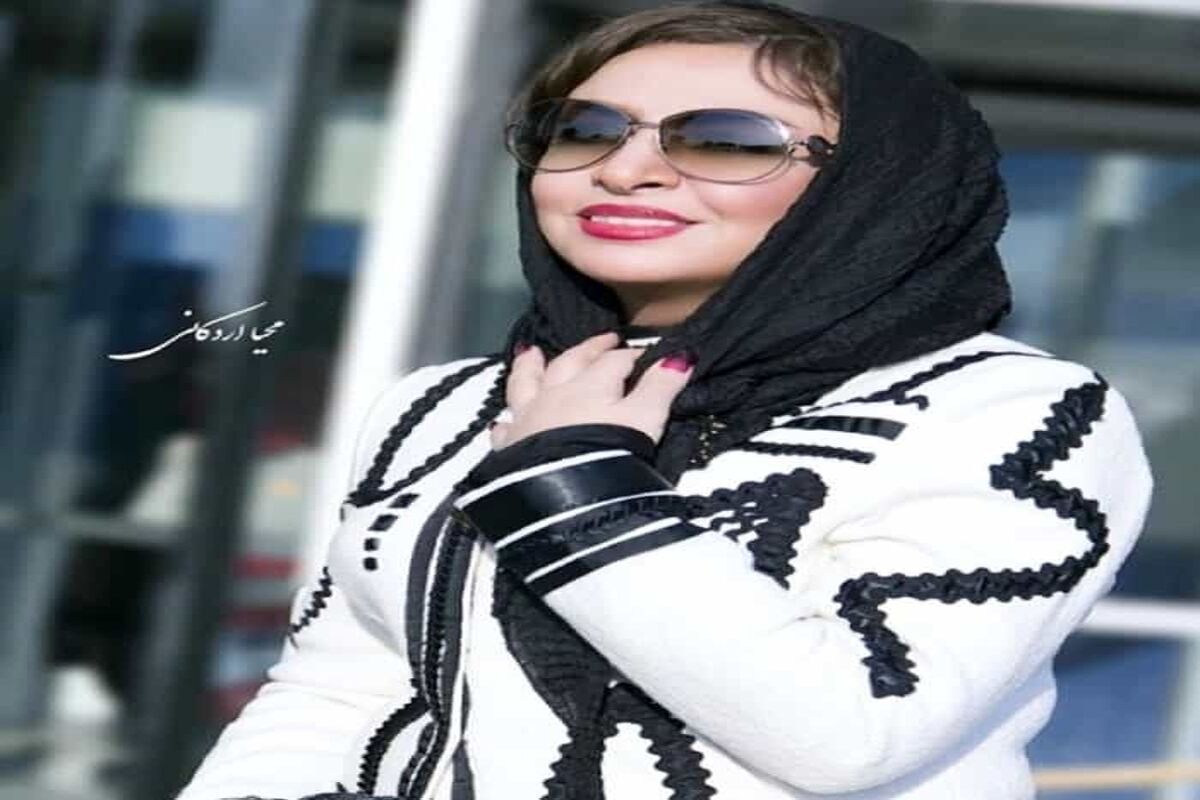 مه‌لقا باقری با حیوان خانگیش در ماشین لاکچریش/ عکس جدید