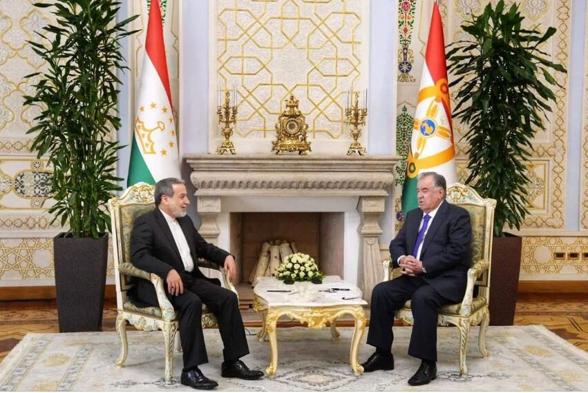 عراقچی با رئیس‌جمهور تاجیکستان دیدار کرد