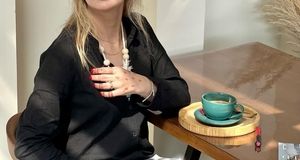 نیلوفر پارسا با ژست هنری/ عکس