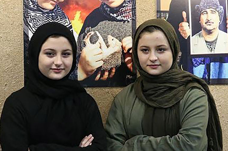 سارا و نیکا پس از «پایتخت» با موهای بلوند/ عکس