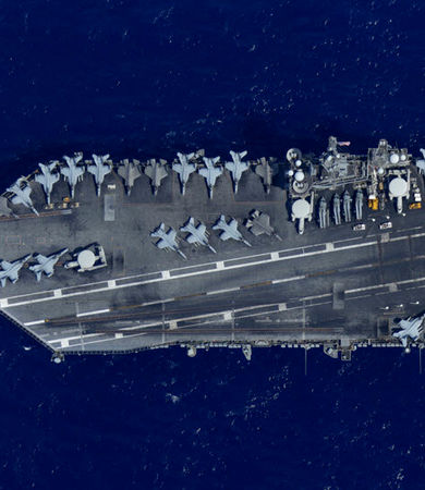 ناو آبراهام لینکلن شبانه تکان خورد!