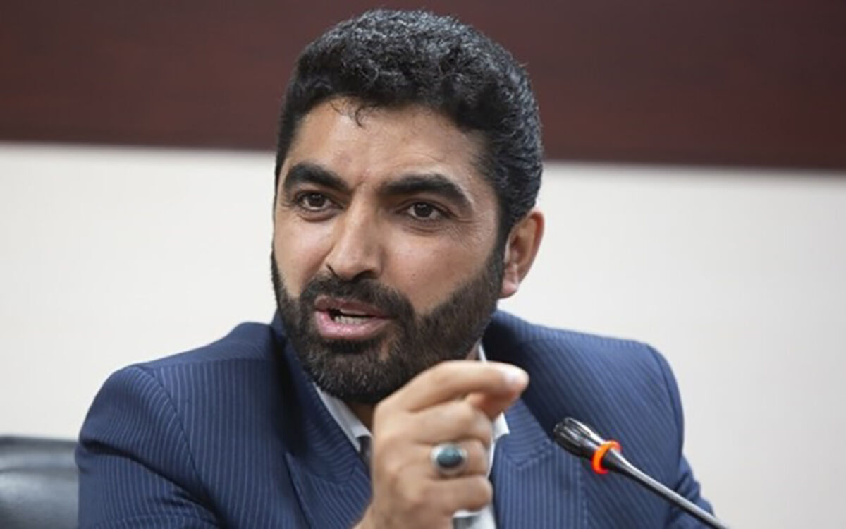 نماینده مجلس: آقای عزیزی خادم! درباره جادوگری در فوتبال توضیح دهید