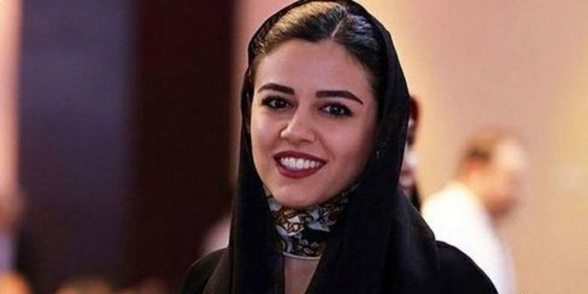 استایل عجیب خانم بازیگر در خیابان