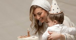 جشن تولد پسر بهرام رادان و مینا مختاری با تم لاکچری در منزل/ ببینید