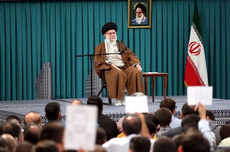 روایت رهبر انقلاب از حوادث اخیر در کشور/ بازار و بازاری جزء وفادارترین قشر به انقلاب اسلامی است