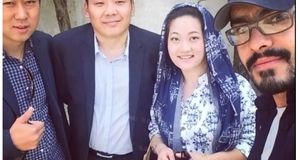 عکس یادگاری چوچانگ و برادرانش در پشت‌صحنه سریال پایتخت