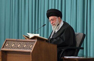  تصویری از انتصاب رهبرانقلاب اسلامی به ریاست خدمه آستان قدس رضوی