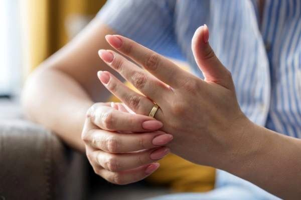 مرد طلافروش مچ زنش را در کافه گرفت /همه چیز روی سرم خراب شد
