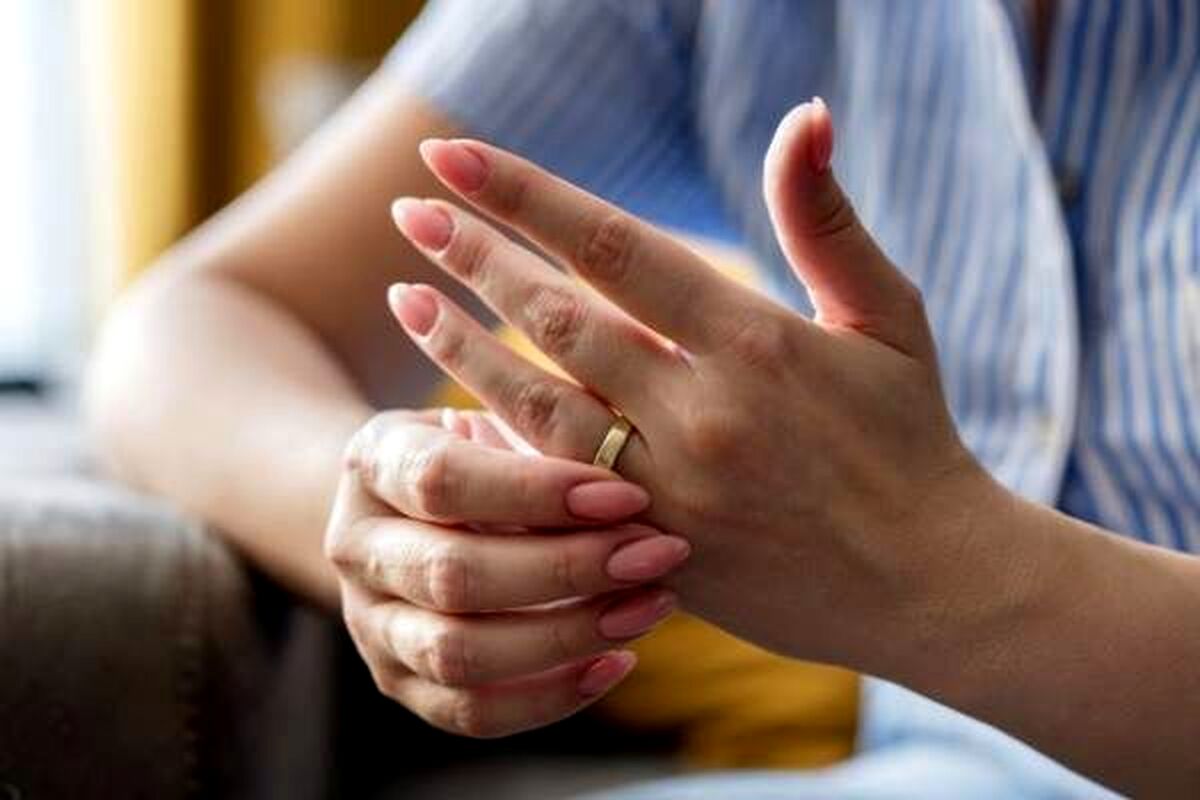 بعد از 13 سال زندگی مادرشوهرم به دنبال طلاق من است!