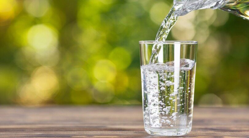 مضرات نوشیدن آب قبل از خواب