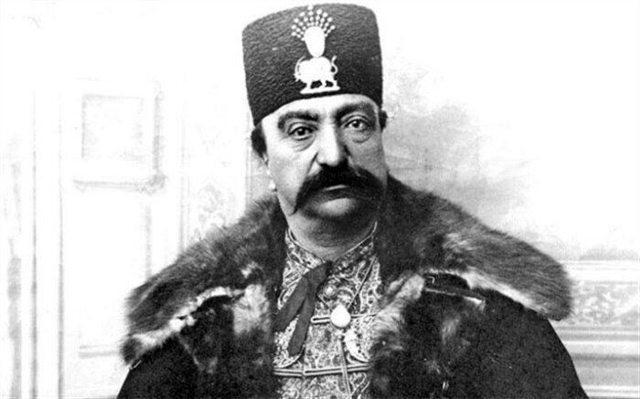 نوشته روی دستمال آغشته به خون ناصرالدین ‌شاه در زمان ترورش!/ عکس