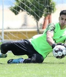 گلر خیبر:راهی جز شکست دادن فولاد نداریم