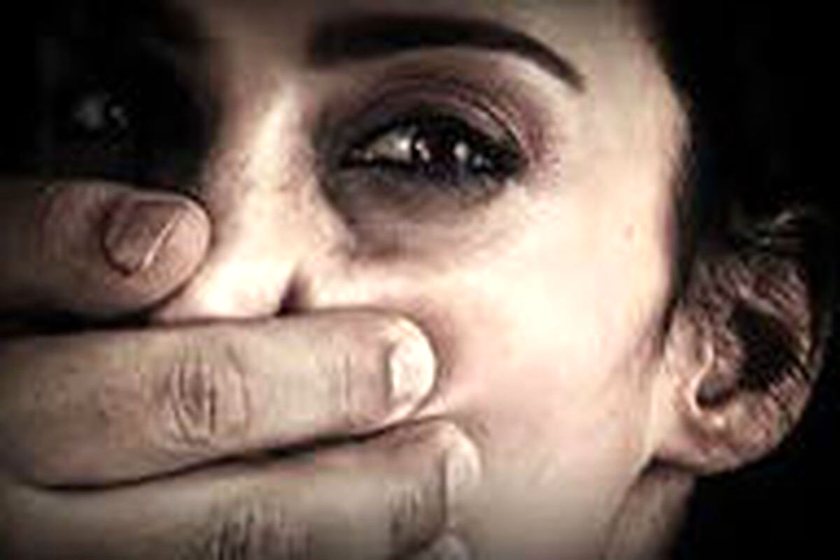 بیهوش کردن زنان با فشردن گلو و تعرض 