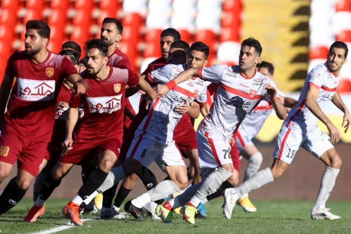 لقب عجیب پیشکسوت سرخ ها: پرسپولیس فوتبال حسین قلی خانی بازی می کند