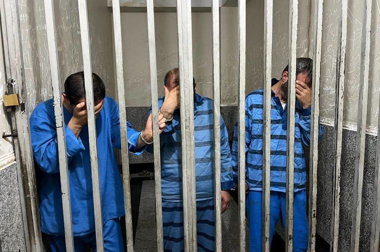 انهدام باند اخاذی از طلافروشی‌ها و صرافی‌ها توسط مأموران قلابی